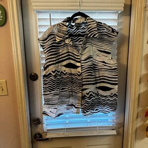 Worthington Black and White Wave Pattern Top